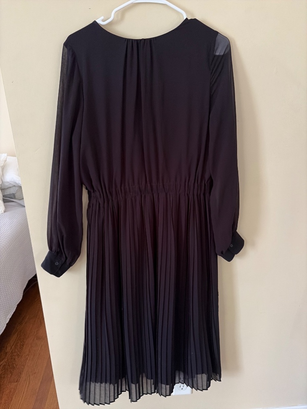Black pleated dress - Banana Republic - Picture 3 of 3